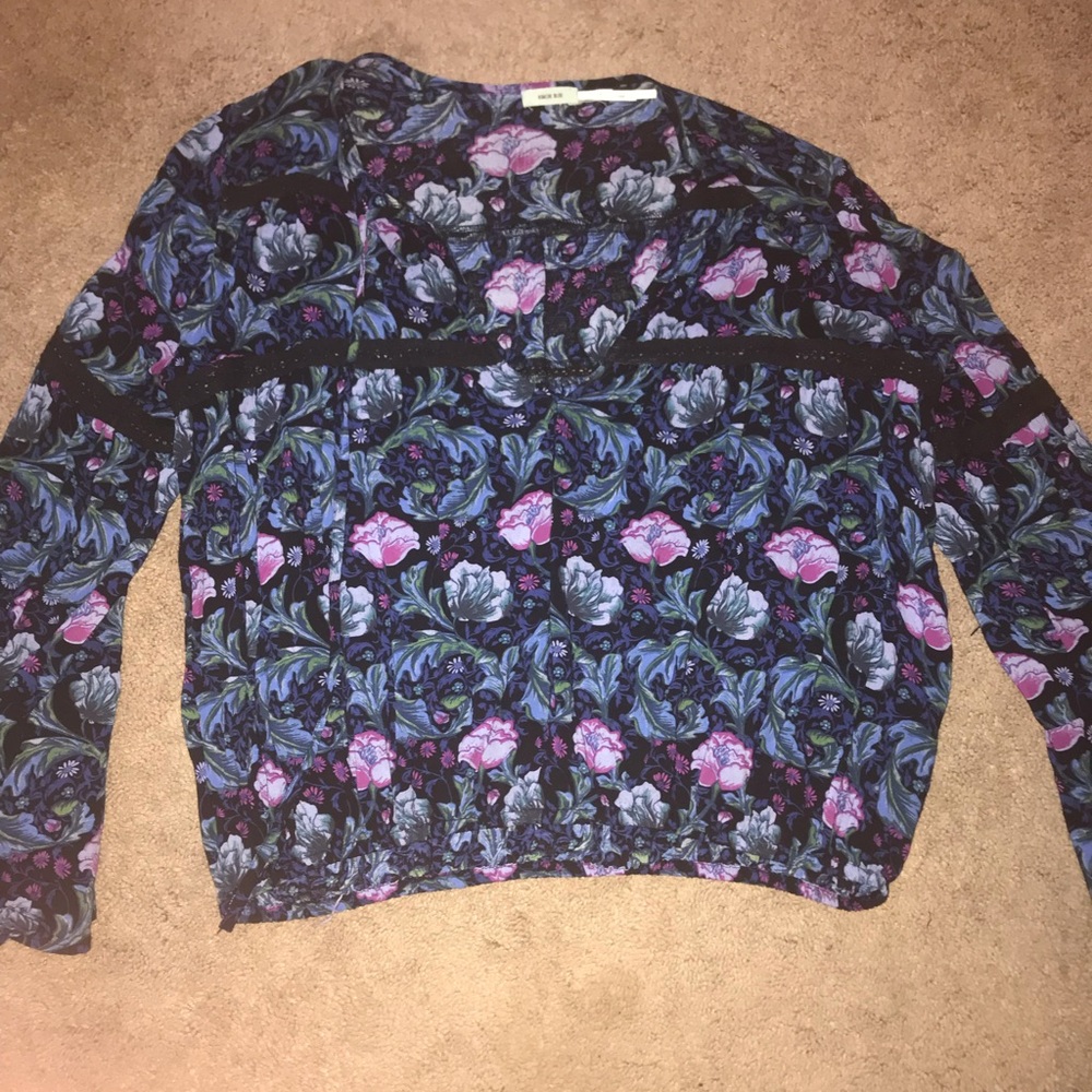 Flowy floral crop